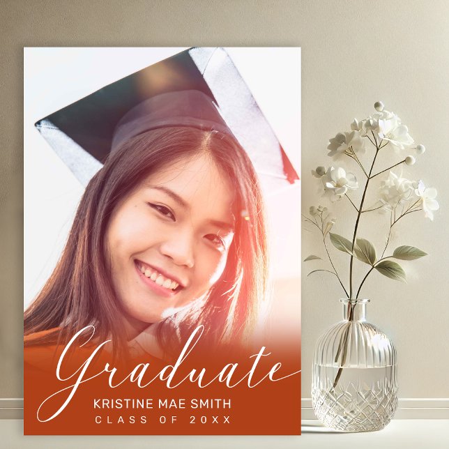 Modern Orange White Calligraphy Photo Studenten Inbjudningar (Orange with White Calligraphy Script Photo Graduation Announcement and Party Invitation)