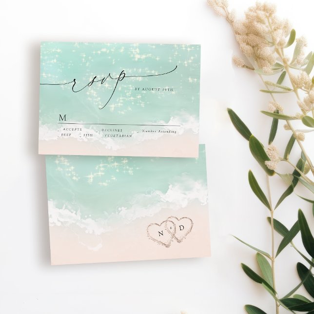 Modern OSA för skräphögtider för Beach-bröllop (Modern Script Sand Hearts Beach Wedding RSVP)