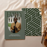 Modern oval Photo och Namnteckning 40:e födelsedag Inbjudningar<br><div class="desc">Modern snyggt 40:e födelsedagsinbjudan. Utformningen innehåller ett ovalt foto av födelsedagsflickan/pojken,  eleganten som skriver "FORTY" med personerna namn i namnteckning skript överst och en enkel mall för födelsedagsfest som är enkel att anpassa med dina egna uppgifter. Färg kan också ändras för att matcha din egen party-dekoration.</div>