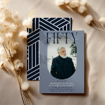 Modern oval Photo och Namnteckning 50:e födelsedag Inbjudningar<br><div class="desc">Modern snyggt 50:e födelsedagsinbjudan. Utformningen innehåller ett ovalt foto av födelsedagsflickan/pojken,  eleganten som skriver "FIFTY" med personerna namn i namnteckning skript överst och en enkel mall för födelsedagsfest som är enkel att anpassa med dina egna uppgifter. Färg kan också ändras för att matcha din egen party-dekoration.</div>