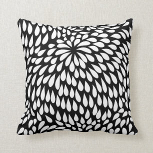 Modern Paisley Flower i Black and White Kudde