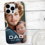 Modern pappa det senaste året fars dag nyfödd bebi<br><div class="desc">Telefonfotonpussel med texten "Pappa" i ett modernt teckensnitt med det senaste året som ett vitt överlägg.</div>