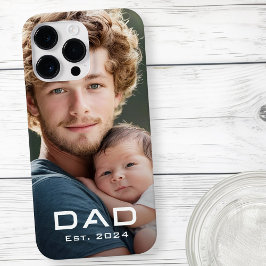 Modern pappa det senaste året fars dag nyfödd bebi
