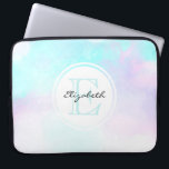 Modern Pastel Blue & Lila Watercolor Monogram Laptop Fodral<br><div class="desc">Personlig laptop sleeve med en modern abstrakt vattenfärgsdesign. Blått och lila färg blandas och blandas i en mjuk pastellfärgad abstrakt mönster. En mjuk,  dimmig dröm om den här utformningen. Konstnärlig,  snyggt och vacker. En cirkel som läggs ovanpå med ditt monogram initialt och namn inuti.</div>
