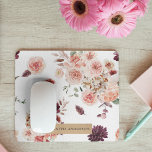 Modern Pastel Flowers & Kraft Personlig Gift Musmatta<br><div class="desc">Den här personligen är ett vackert och unikt alternativ för alla som kärlek blommar och en aning rustisk charm. Presenten innehåller en uppsättning moderna pastellblommor som sätts mot en papper bakgrund med kraft och skapar en underbar kontrast som säkert fångar öga. Blommorna ordnas på ett snyggt och contemporary, med en...</div>