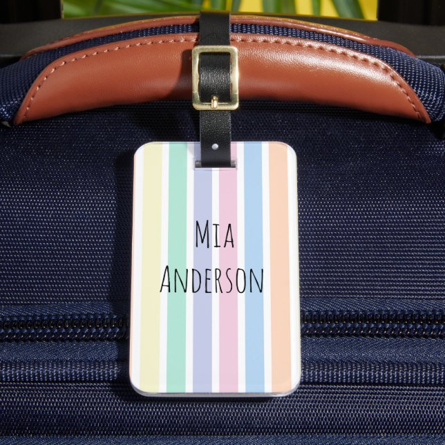 Modern Pastel Rainbow Stripe Kids Bagagebricka (Framsida Insitu 2)