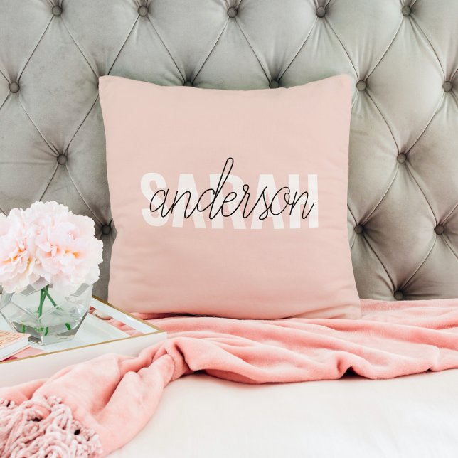 Modern Pastel Rosa Beauty Personlig You Namn Kudde (Skapare uppladdad)