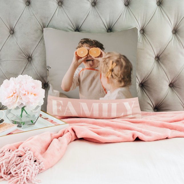 Modern Pastel Rosa Family Photo Gift Kudde (Skapare uppladdad)