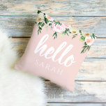 Modern Pastel Rosa Flowers Hej och du Namn Kudde<br><div class="desc">Modern Pastel Rosa Flowers Hej och du Namn</div>