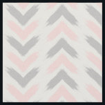 Modern pastel rosa grått-pil, penseldrag mönster tyg<br><div class="desc">en coola,  modern och enkel,  etnisk handmålad pilbåge mönster med pastellpenseldrag och lätta grått-penseldrag i form av pilar och trianglar av abstrakt. Perfektens gigantiska gåva till den boho chic-flicka som kärlek är geometrisk och etnisk bohemisk stil mönster</div>