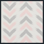 Modern pastel rosa grått-pil, penseldrag mönster tyg<br><div class="desc">en coola,  modern och enkel,  etnisk handmålad pilbåge mönster med pastellpenseldrag och lätta grått-penseldrag i form av pilar och trianglar av abstrakt. Perfektens gigantiska gåva till den boho chic-flicka som kärlek är geometrisk och etnisk bohemisk stil mönster</div>