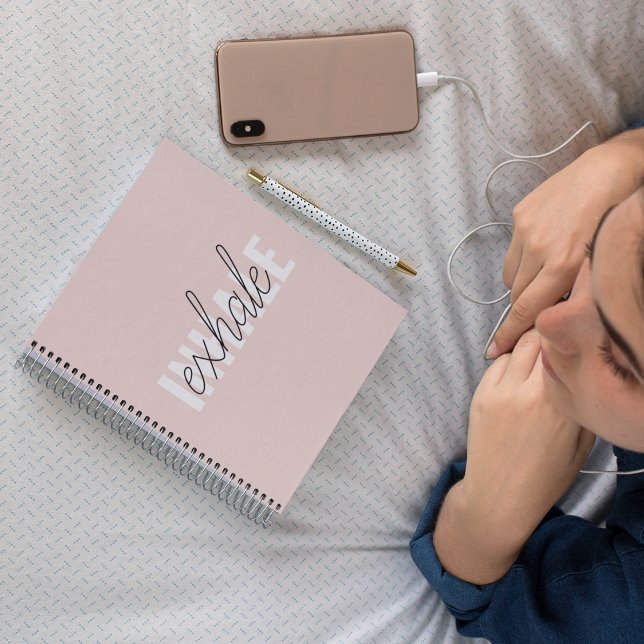 Modern Pastel Rosa Inhale Exhale Quote Anteckningsbok (Skapare uppladdad)