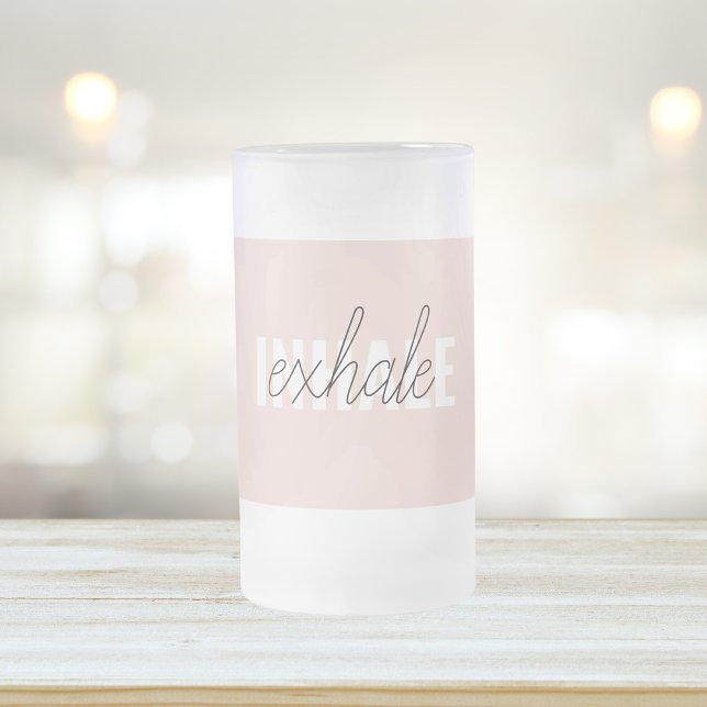 Modern Pastel Rosa Inhale Exhale Quote Frostat Ölglas (Skapare uppladdad)
