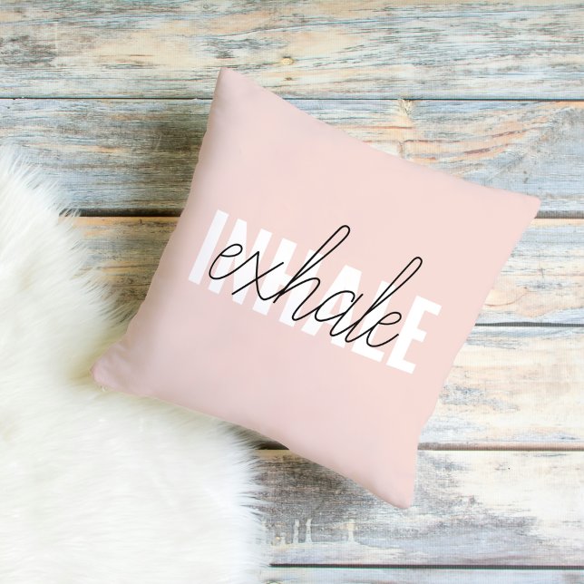 Modern Pastel Rosa Inhale Exhale Quote Kudde (Skapare uppladdad)