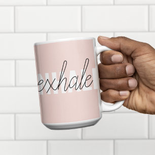 Modern Pastel Rosa Inhale Exhale Quote Två-Tonad Mugg