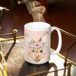 Modern pastel Rosa Watercolor Bunny med blommor Två-Tonad Mugg