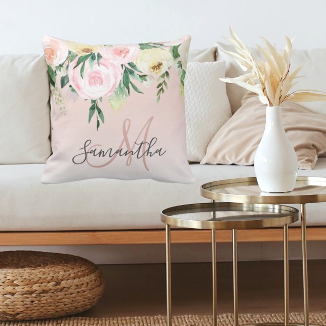 Modern pastellRosa och blommor med Namn Kudde (Skapare uppladdad)