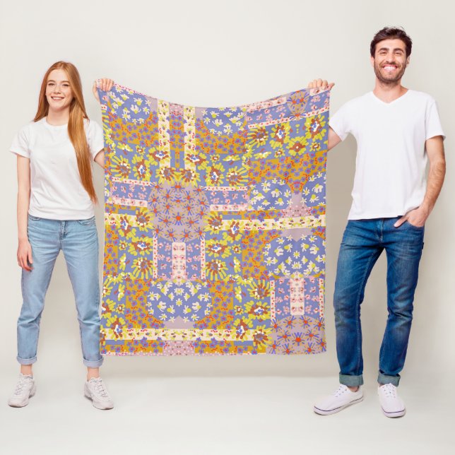Modern Patchwork Daisy Flowers on Periwinkle Fleecefilt (På plats)