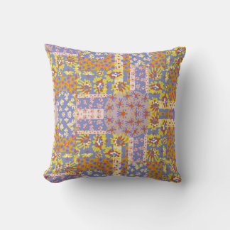 Modern Patchwork Daisy Flowers on Periwinkle Kudde