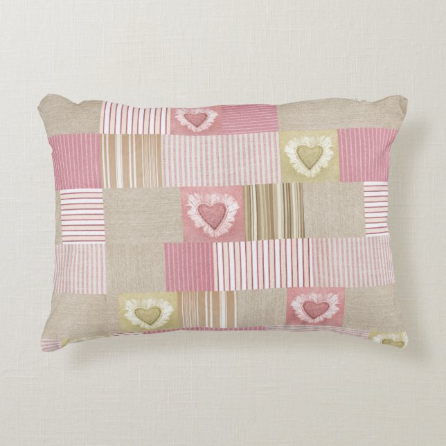 Modern Patchwork Quilt Stripe Rosa Beige Hearts Prydnadskudde (Framsidan)