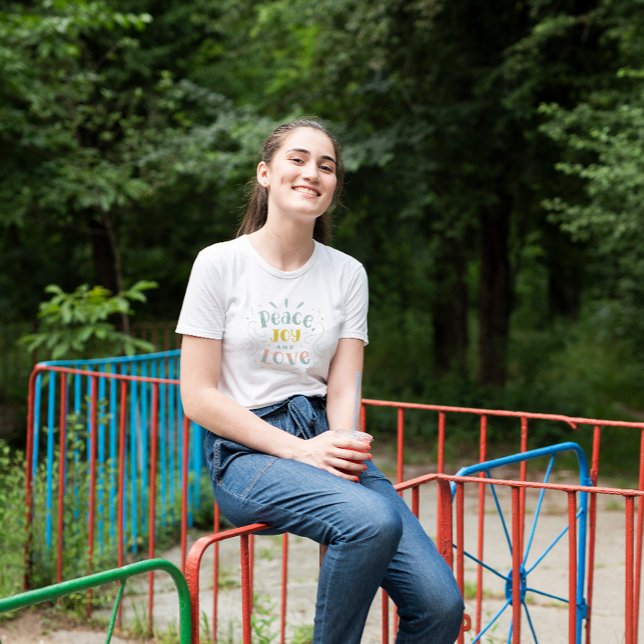 Modern Peace Joy och Kärlek Typography T-Shirt (Skapare uppladdad)