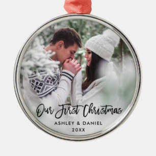 Modern penselskript par vår första jul julgransprydnad metall