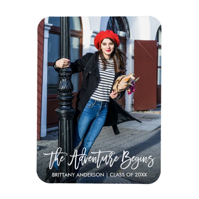 Modern Penselskript Studenten Äventyr börjar Magnet (Vertikal)