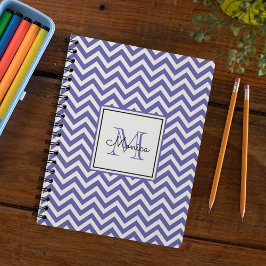Modern Periwinkle Chevron Mönster med Monogram Anteckningsbok