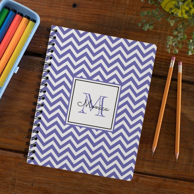 Modern Periwinkle Chevron Mönster med Monogram Anteckningsbok (Skapare uppladdad)