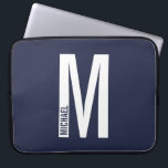 Modern Personlig, djärv Monogram och Namn Laptop Fodral<br><div class="desc">Modern Monogramdesign med personlig monogram brev "M" och namn i modernt fet sans serif font stil. Perfektens gåva till honom,  fars dag-gåva med mera.</div>