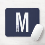 Modern Personlig, djärv Monogram och Namn Musmatta<br><div class="desc">Modern Monogramdesign med personlig monogram brev "M" och namn i modernt fet sans serif font stil. Perfektens gåva till honom,  fars dag-gåva med mera.</div>