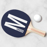 Modern Personlig, djärv Monogram och Namn Pingisracket<br><div class="desc">Modern Monogramdesign med personlig monogram brev "M" och namn i modernt fet sans serif font stil. Perfektens gåva till honom,  fars dag-gåva med mera.</div>