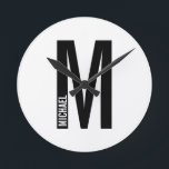 Modern Personlig, djärv Monogram och Namn Rund Klocka<br><div class="desc">Modern Monogramdesign med personlig monogram brev "M" och namn i modernt fet sans serif font stil.</div>