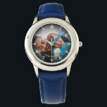 Modern Personlig Foto & Anpassningsbar Text Boy's Armbandsur<br><div class="desc">Den här anpassningsbarnas klocka har en hjärtslitande och fullfjädrad personlig fotodesign, perfekt för att fira omhuldade minnen. Med bevakningen i ansikte visas den bild som du har valt omgiven av en klassisk numerisk layout, vilket skapar det enkelt för barn att läsa tiden samtidigt som du håller ett omtyckt ögonblick nära....</div>