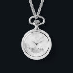 Modern Personlig Groomsmans Namn och Monogram Armbandsur<br><div class="desc">Modern Personlig Groomsman-presenter med personlig groomsmans namn,  titel och bröllop-datum i grått Classic serif font stil på vit marmorbakgrund. Även perfekt för bästa man,  Far i Briden med mera. Observera att marmordetaljer simuleras i teckningen. Ingen egentlig marmor kommer att användas i produktens skapar.</div>