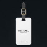 Modern Personlig Groomsmans Namn och Monogram Bagagebricka<br><div class="desc">Modern Personlig Groomsman-presenter med personlig Groomsmans namn,  titel och bröllop-datum i svart klassiskt serif-teckensnitt stil på vit bakgrund. Även perfekt för bästa man,  Far i Briden med mera.</div>