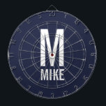 Modern Personlig Monogram och Namn Darttavla<br><div class="desc">Modern svart och vit,  fetstilt Monogram-design med personlig monogram och namn i modernt fet sans serif-teckensnitt stil. Unik gåva till pappa,  make,  mor- och farföräldrar med mera. Även perfekt som moderna "loft/minimalist home decor-tillbehör",  födelsedagspresent,  helgdag-gåva,  familjeåterföreningsgåva,  gåva till husuppvärmning och gåva vid särskilda tillfällen.</div>