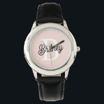 Modern Personlig Monogram och Namn Pastel Rosa Armbandsur<br><div class="desc">Vi presenterar vår moderna Personlig Monogram och Namn Pastel Rosa Watch, ett sofistikerat och snyggt tidsstycke som kombinerar anpassning med elegans. Den här bevakningen har en mjuk pastelldesign som framhävs av personligens monogram och namn skapar den som ett unikt tillbehör för alla tillfälle. Perfekt för att tillföra ett litet personligt...</div>