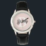 Modern Personlig Monogram och Namn Pastel Rosa Armbandsur<br><div class="desc">Vi presenterar vår moderna Personlig Monogram och Namn Pastel Rosa Watch, ett sofistikerat och snyggt tidsstycke som kombinerar anpassning med elegans. Den här bevakningen har en mjuk pastelldesign som framhävs av personligens monogram och namn skapar den som ett unikt tillbehör för alla tillfälle. Perfekt för att tillföra ett litet personligt...</div>