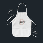 Modern Personlig Monogram och Namn Pastel Rosa Barnförkläde<br><div class="desc">Vi presenterar vår moderna Personlig Monogram och Namn Pastel Rosa Kids'Apron, ett härligt tillägg till din lilla kock äventyr. Den här plattan har en modern design i mjuk pastellrosa, personlig med monogrammet och namn för speciell beröring. Perfekt för gräddning, matlagning eller konst och hantverk kombinerar praktisk tillämpning med personlig stil....</div>
