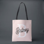 Modern personlig monogram och namn Pastellrosa Tygkasse<br><div class="desc">Vi presenterar vår moderna personliga monogram- och namnväska i pastellrosa, en stilren och funktionell accessoar för vardagsbruk eller som en genomtänkt present. Denna totebag har en modern design i mjuk pastellrosa, personifierad med ditt monogram och namn för en unik touch. Perfekt för att bära det viktigaste till jobbet, skolan eller...</div>