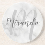 Modern Personlig Monogram och Namn White Marble Underlägg<br><div class="desc">Personlig Monogram och Namn som ger personlig namn i grått,  modernt typsnitt stil och monogram i lätt grått,  modernt typsnitt i stil som bakgrundsbild av vit marmor.

Perfekt som helgdag,  familjeåterförening,  tack för gåvor och gåva för speciella tillfällen.</div>