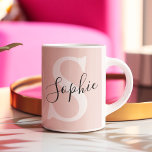 Modern Personlig Namn Monogram Pastel Rosa Två-Tonad Mugg<br><div class="desc">Modern Personlig Namn Monogram Pastel Rosa</div>