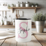Modern Personlig Namn Monogram Rosa Två-Tonad Mugg<br><div class="desc">Modern Personlig Namn Monogram Rosa</div>