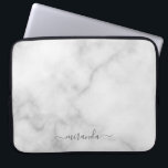 Modern Personlig Namn White Marble Laptop Fodral<br><div class="desc">Modern Personlig Namn White Marble Gift med personlig namn i grått,  modernt typsnitt stil på vit marmorbakgrund.</div>