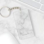 Modern Personlig Namn White Marble Nyckelring<br><div class="desc">Modern Personlig Namn White Marble Gift med personlig namn i grått,  modernt typsnitt stil på vit marmorbakgrund. Perfekt som helgdag för henne och gåva till särskilda tillfällen.</div>