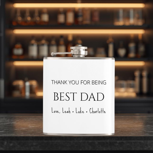Modern personlig present till pappa i form av fask fickplunta (Skapare uppladdad)