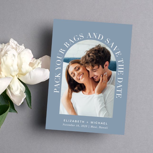 Modern Photo Arch QR-kod för målbröllop Spara Datumet (Celebrate your love story with a save the date showcasing your photo in an elegant arch frame)