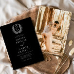 Modern Photo Blommigt Vapensköld Monogram Bröllop  Inbjudningar<br><div class="desc">Fånga det väsentliga i sofistikeringen med en formgivning av en vapensköld i blommigten som är monogram för bröllop. Den här eleganten blandar motiv för tidlös blommigt och en vapensköld för personlig i monogrammet gör att du kan finslipa din bröllop-dekoration och ditt kontorsmaterial. Konstruktionen är perfekt för par som vill ha...</div>