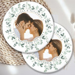 Modern Photo Eucalyptus Personlig Bröllop Magnet<br><div class="desc">Lägg till den avslutande beröringen till bröllop med den här anpassningsbarna fotoeukalyptus botaniska greenery bröllop magnet. Perfekt som bröllop gynnar alla dina gäster. Anpassa de här bröllopsfavoriterna med ditt favoritfoto från bröllop, ett nyskapat foto och anpassa dig med namn och datum. Se vår samling i bröllop för matchande bröllopsfavörer, nylykta...</div>